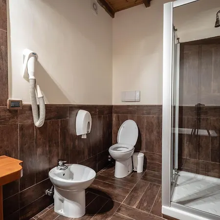 Alpine Forest & Restaurant מלון 3*