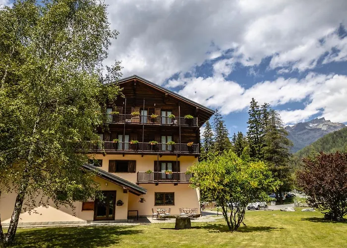 Alpine Forest Hotel 3*